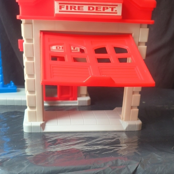 Fire Department + Garage + Character Hap-P-Kid Playset - Picture 5 of 10